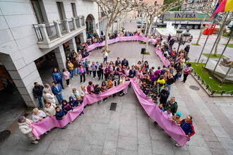 Torrejón conmemora el Día contra el Cáncer de Mama con un gran lazo rosa