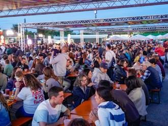 Éxito rotundo en el primer festival gourmet de hamburguesas y tartas de queso en la región