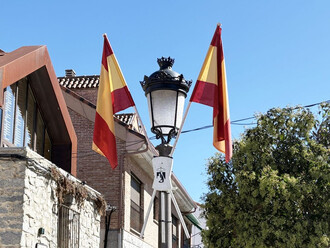 Homenaje a la Bandera Nacional y a los Caídos en el Día de la Hispanidad