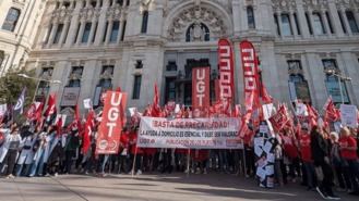 Arranca la huelga de los trabajadores del Servicio de Ayuda a Domicilio concentrados frente al Ayuntamiento