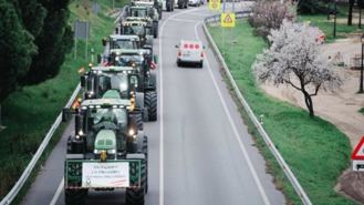 Medio millar de tractores accederán a Madrid en cinco columnas este miércoles