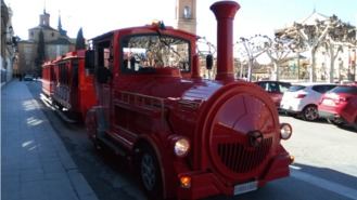 Comienza a funcionar el tren turístico que une el Casco Histórico y Complutum