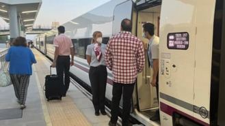 Transporte alternativo para viajeros de trenes Madrid-Cáceres-Badajoz por una incidencia