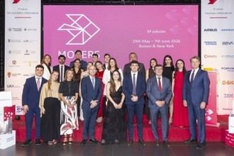 Tres graduadas de la URJC reciben el premio 'Movers By FUE'