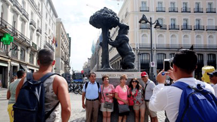 La llegada de turistas a la Comunidad se desploma un 77.7%