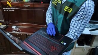 Detenidos dos jóvenes responsables de cien ciberataques, entre ellos a la DGT e ITVs