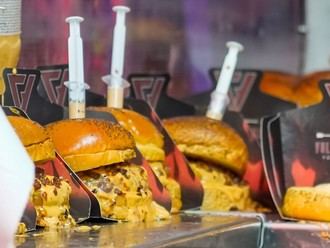 Disfruta del último fin de semana del festival gourmet de hamburguesas y tartas de queso en Torrejón de Ardoz