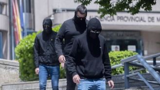 Penas de hasta 22 meses de cárcel y prohibición de ir a los estadios para los ultas del Atelti que colgarón un muñeco de Vinicius