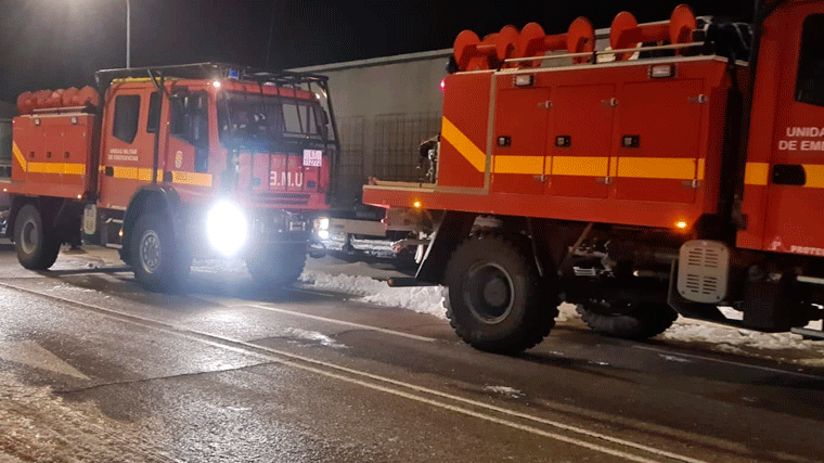 Depliegue de la UME para ayudar a retirar la nieve y el hielo de la calles