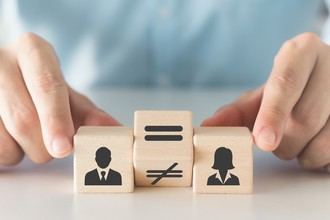 Modificación del Distintivo de Igualdad Empresarial genera controversia