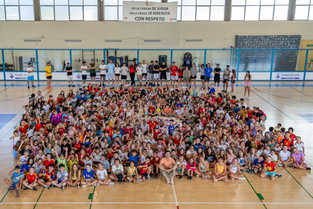 Más de 3.100 niños participan en las escuelas de verano deportivas y de natación