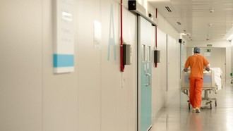 Enfermera del Gregorio Marañón recibe premio en Jornadas de Enfermería Quirúrgica por su innovador trabajo sobre hemorragia obstétrica