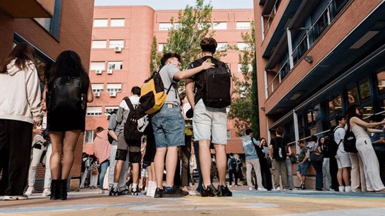 Universitarios exigen un 'plan urgente' de residencias públcias ante el aumento del precio de las habitaciones