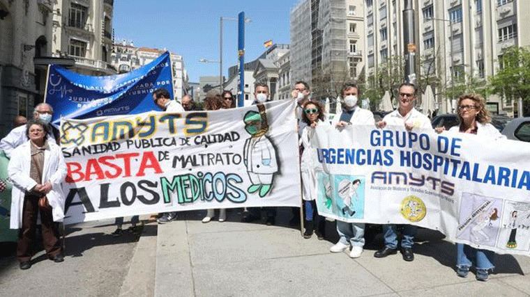 Científicos, asociaciones médicas e ICOMEM salen en defensa de los médicos madrileños