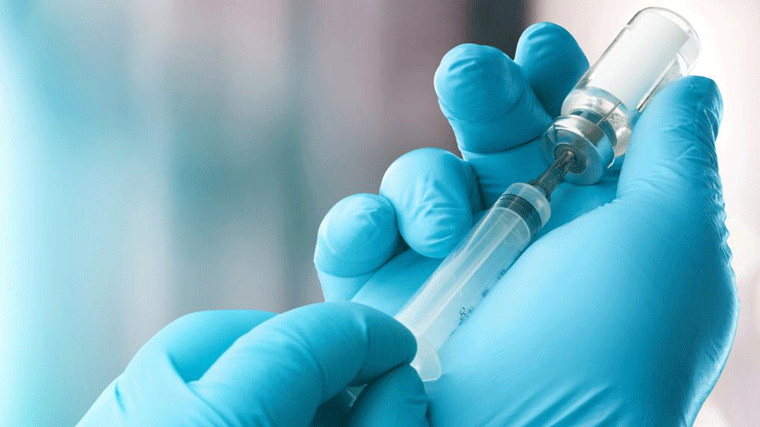 La sanidad púlbica madrileña, primera región en vacunar a mayores frente a la neumonía