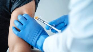 Los grupos de vacunación seguirán priorizando la edad y no patologías