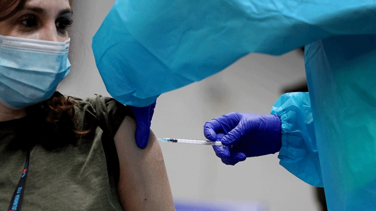 El PP pide no 'infantilizar el relato de la vacuna', es 'complicado' un 70% de vacunados en verano