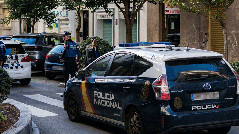 Muere la mujer estrangulada el sábado por su pareja en Vallecas