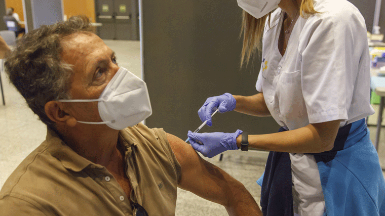 La vacunación de personas de 77,78 y 79 años arranca la próxima semana