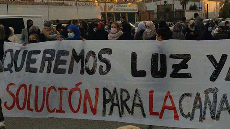 Vecinos de la Cañada se manifestan para exigir una 'solución ya' a los cortes de luz