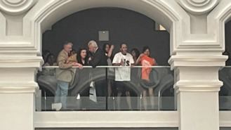 Vecinos contra la política de vivienda son desalojados del Pleno al grito de 