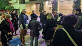 Vecinos afectados a las puertas del Ayuntamiento de Getafe: (foto: Ayto Getafe)