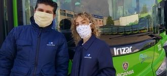 Vecinos confeccionan 200 mascarillas para los conductores de autobús