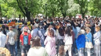 Cientos de vecinos se manifiestan en el Parque del Egido contra la ampliación del vertedero