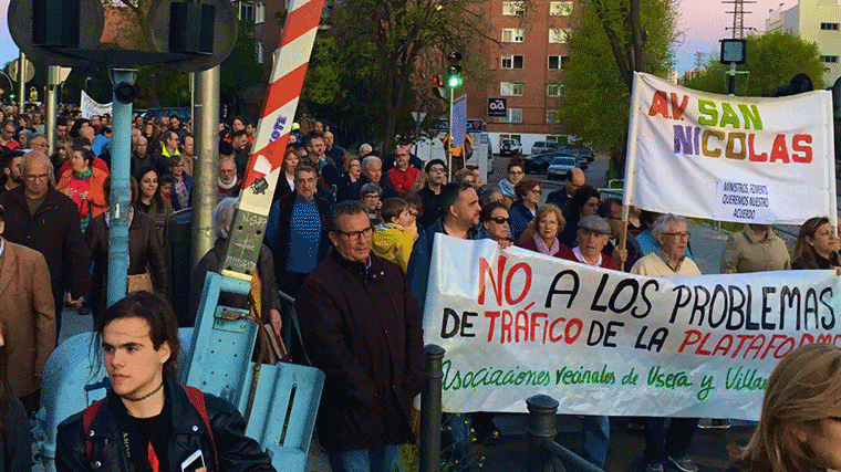 Vecinos de Villaverde y Usera se concentran contra las obras de la planta logística