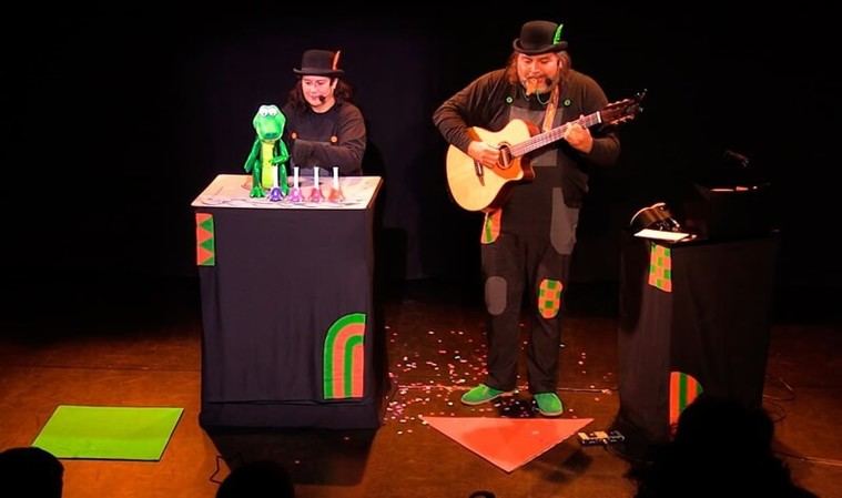 Risas y poesía visual en COCOTELODRILO, un espectáculo para toda la familia en Moralzarzal