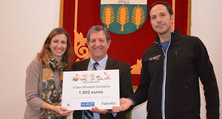 Partida entrega los 1.000 € de la San Silvestre Solidaria a Fabretto