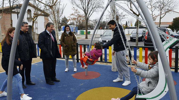 Remodelado el parque infantil de San Isidro, que ha incorporado juegos inclusivos