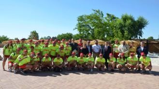 Una veintena de jóvenes del municipio se incorporan a la plantilla de Aquopolis