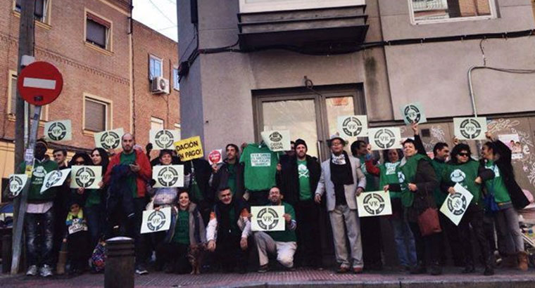 La PAH reforma un bloque de viviendas del `banco malo´en Vallecas