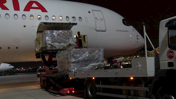Llega el primer vuelo con 20 toneladas de productos sanitarios procedentes de China