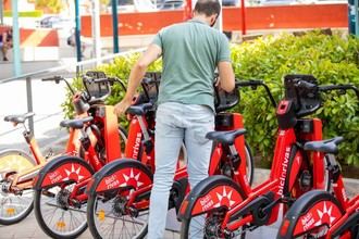 BicinRivas inicia su servicio con 439 bicicletas eléctricas y 42 estaciones para una movilidad sostenible