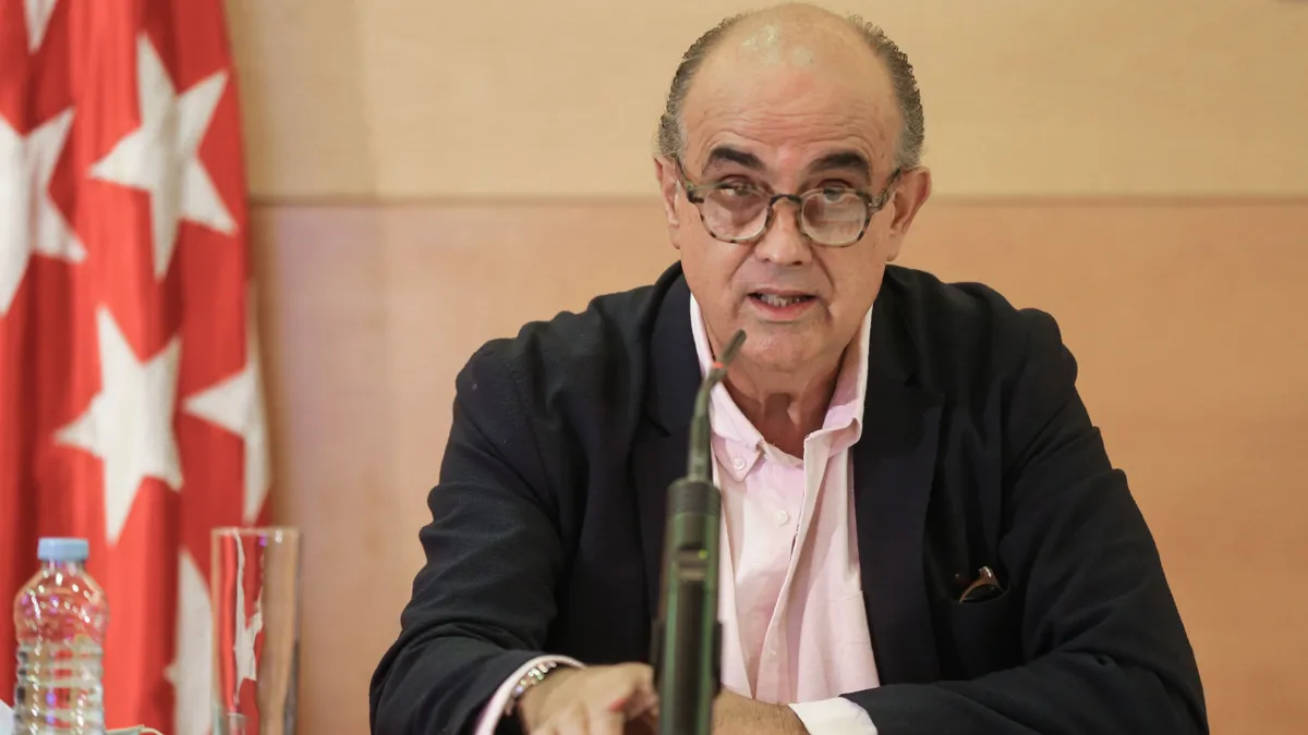 Zapatero dice que ómicron es más transmisible pero con síntomas leves