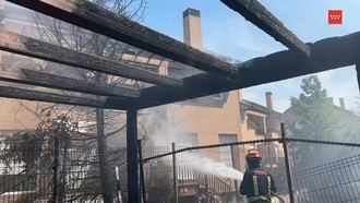 Bomberos controlan incendio en chalet de Villanueva de la Cañada
