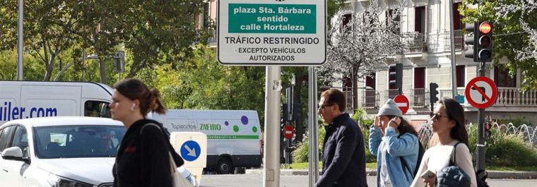 Un SMS o mails informa a propietarios de vehículos A que pueden estacionar en su zona SER todo 2025