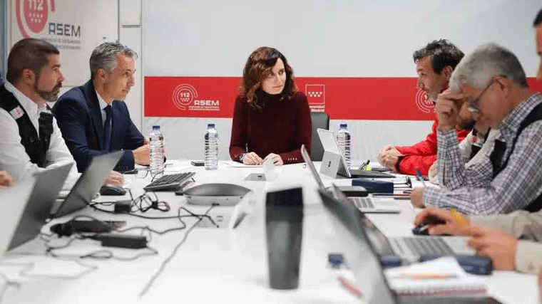  Díaz Ayuso en la Agencia de Seguridad y Emergencias Madrid112 (ASEM112), durante la reunión de coordinación por las lluvias